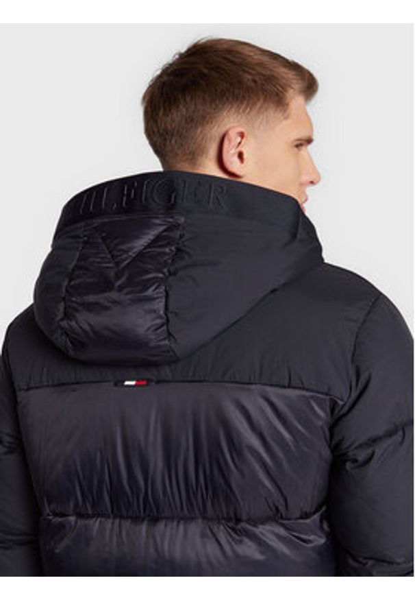 TOMMY HILFIGER - Tommy Hilfiger Kurtka zimowa MW0MW28723 Granatowy Regular Fit. Kolor: niebieski. Materiał: syntetyk. Sezon: zima