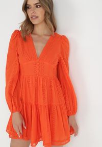 Born2be - Pomarańczowa Sukienka Merirah. Kolor: pomarańczowy. Materiał: bawełna, tkanina. Długość rękawa: długi rękaw. Wzór: aplikacja, haft. Długość: mini #1