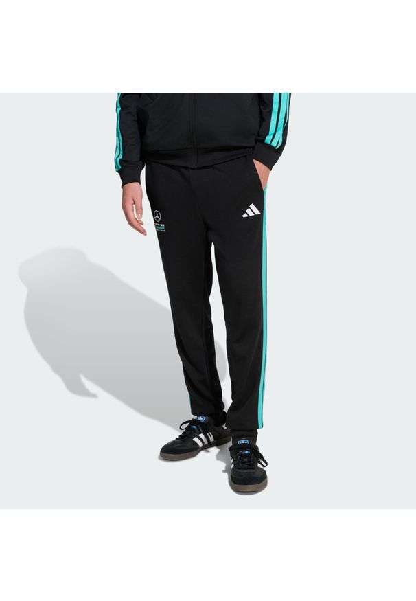 Adidas - Spodnie Mercedes - Amg Petronas Formula 1 Team Dna. Kolor: niebieski, wielokolorowy, czarny. Sport: fitness