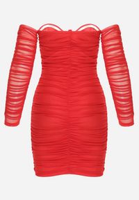 Born2be - Czerwona Dopasowana Sukienka Mini z Marszczeniem Iobe. Typ kołnierza: dekolt hiszpanka, dekolt gorset. Kolor: czerwony. Materiał: tkanina. Typ sukienki: gorsetowe. Długość: mini #4