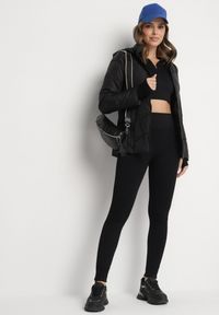 Born2be - Czarna Kurtka z Szerokim Pikowaniem i Kapturem Yasidi. Okazja: na co dzień. Kolor: czarny. Materiał: jeans. Styl: casual, elegancki #5