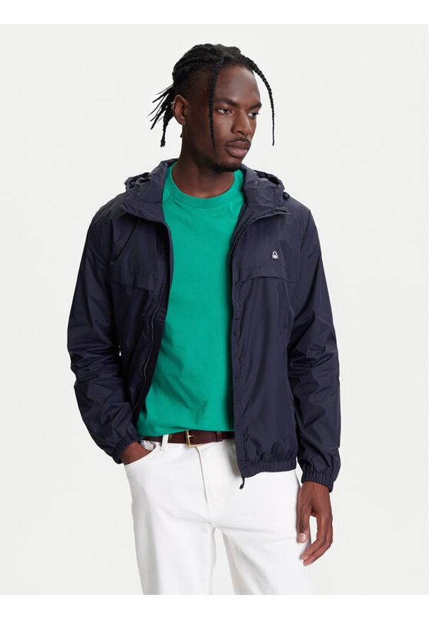 United Colors of Benetton - United Colors Of Benetton Kurtka przejściowa 2VDWUN06A Granatowy Regular Fit. Kolor: niebieski. Materiał: syntetyk