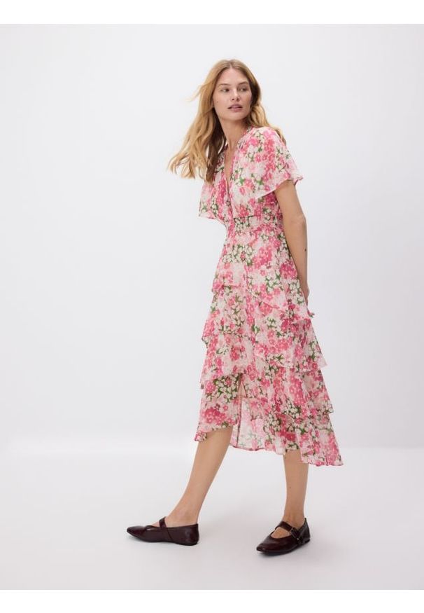 Reserved - Sukienka w kwiaty - wielobarwny. Materiał: tkanina. Wzór: kwiaty. Styl: klasyczny