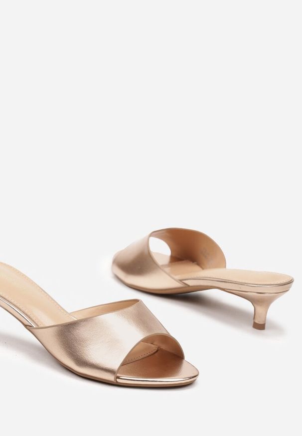 Renee - Szampańskie Klapki na Obcasie Stiletto Paressa. Okazja: na spotkanie biznesowe. Kolor: złoty. Obcas: na obcasie. Styl: biznesowy, elegancki. Wysokość obcasa: średni
