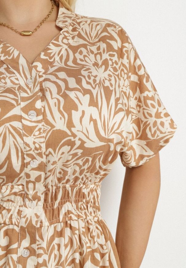 Born2be - Beżowa Sukienka Wiskozowa w Kwiaty Rozkloszowana Efrisa. Okazja: na co dzień. Typ kołnierza: dekolt w kształcie V. Kolor: beżowy. Wzór: kwiaty. Typ sukienki: rozkloszowane. Materiał: wiskoza. Długość rękawa: krótki rękaw. Sezon: lato. Styl: elegancki, casual