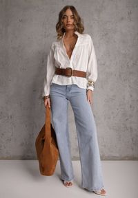 Renee - Biała Koszula z Bawełny ze Stójką Ozdobiona Koronkowymi Lamówkami Ilielia. Okazja: na co dzień, na randkę. Typ kołnierza: kołnierzyk stójkowy. Kolor: biały. Materiał: bawełna, koronka. Wzór: aplikacja. Styl: casual #2