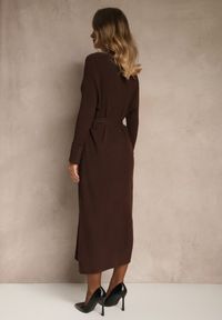 Renee - Brązowa Prążkowana Sukienka Dzianinowa z Domieszką Wełny Zapinana na Guziki Nalemma. Okazja: na co dzień. Typ kołnierza: dekolt w serek. Kolor: brązowy. Materiał: dzianina, wełna, prążkowany. Typ sukienki: dopasowane, sportowe. Styl: casual, sportowy #3