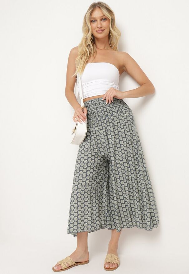 Born2be - Granatowe Szerokie Spodnie Bawełniane o Długości 7/8 Ferni. Kolor: niebieski. Materiał: bawełna