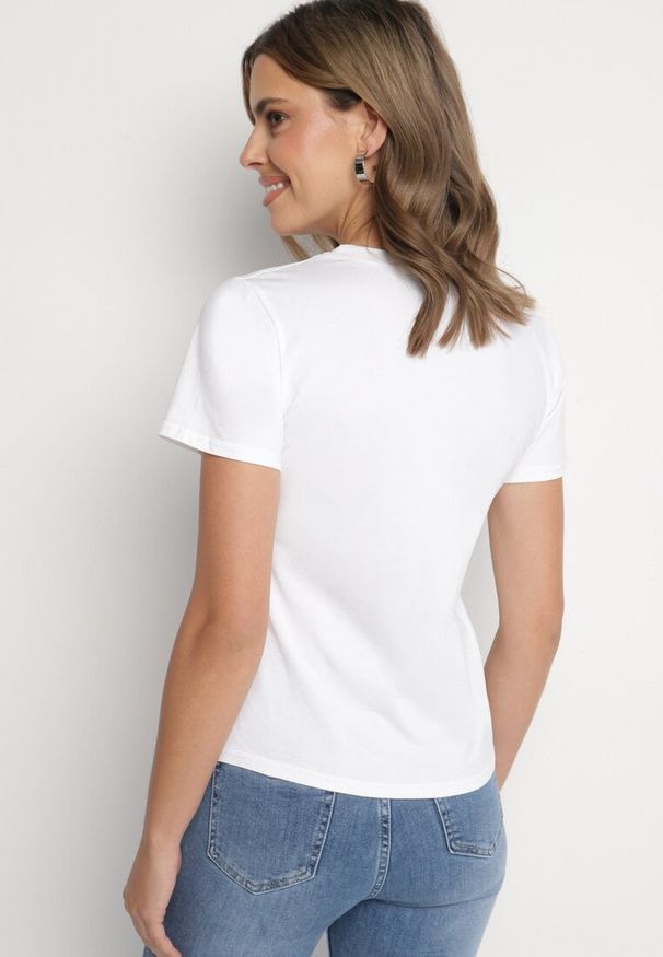 Born2be - Biały Klasyczny T-shirt z Bawełny Lorali. Okazja: na co dzień, na spacer. Kolor: biały. Materiał: bawełna. Wzór: gładki. Styl: klasyczny