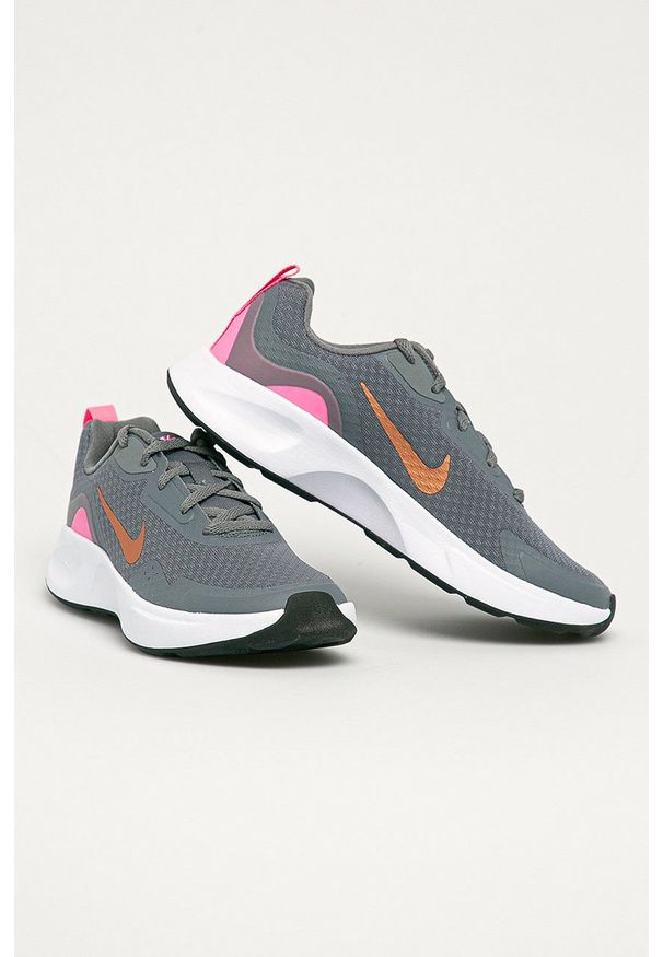 Nike Kids buty dziecięce kolor szary. Nosek buta: okrągły. Zapięcie: sznurówki. Kolor: szary. Materiał: guma