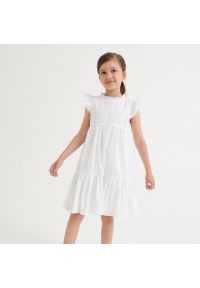 Reserved - Sukienka z haftem angielskim - Biały. Kolor: biały. Wzór: haft #1