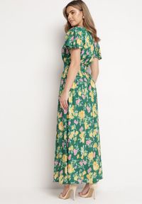 Born2be - Zielono-Żółta Wiskozowa Sukienka Maxi o Rozkloszowanym Kroju i Kopertowym Dekolcie w Kwiaty Arvelia. Typ kołnierza: dekolt kopertowy. Kolor: zielony. Materiał: wiskoza. Wzór: kwiaty. Sezon: lato. Typ sukienki: kopertowe. Długość: maxi #2