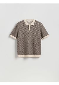 Reserved - Sweter polo ze strukturalnej dzianiny - ciemnobrązowy. Typ kołnierza: polo. Kolor: brązowy. Materiał: dzianina