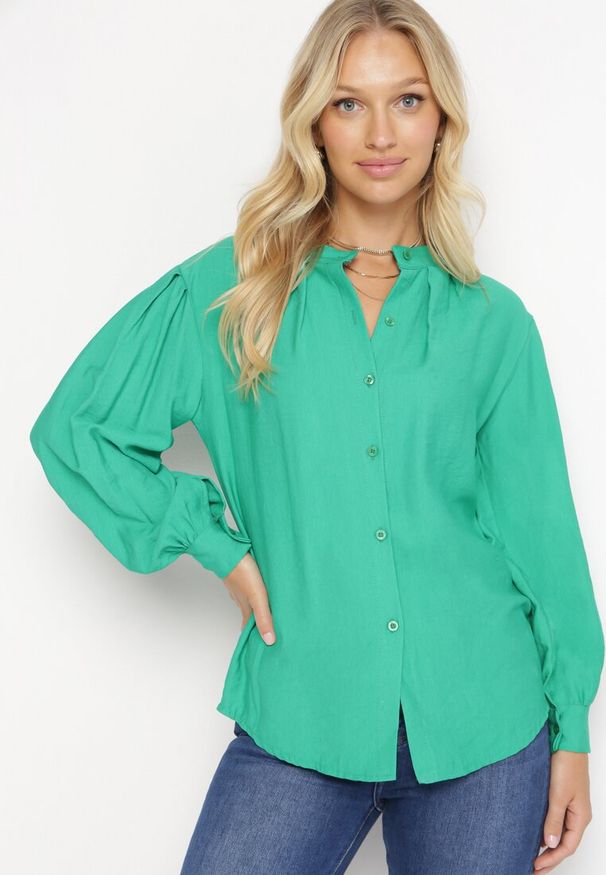 Born2be - Zielona Koszula z Plisowanymi Rękawami Yelia. Kolor: zielony. Styl: elegancki