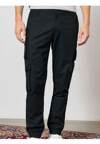 Sinsay - Spodnie cargo - czarny. Kolor: czarny