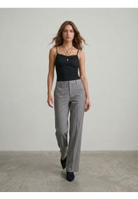 Sinsay - Eleganckie spodnie straight leg z domieszką wiskozy - szary. Kolor: szary. Materiał: wiskoza. Styl: elegancki
