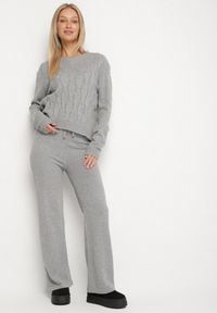 Born2be - Szary Dzianinowy Komplet z Wełną i Bawełną Sweter z Tłoczonym Wzorem i Spodnie Otivra. Kolor: szary. Materiał: dzianina, wełna, bawełna #1