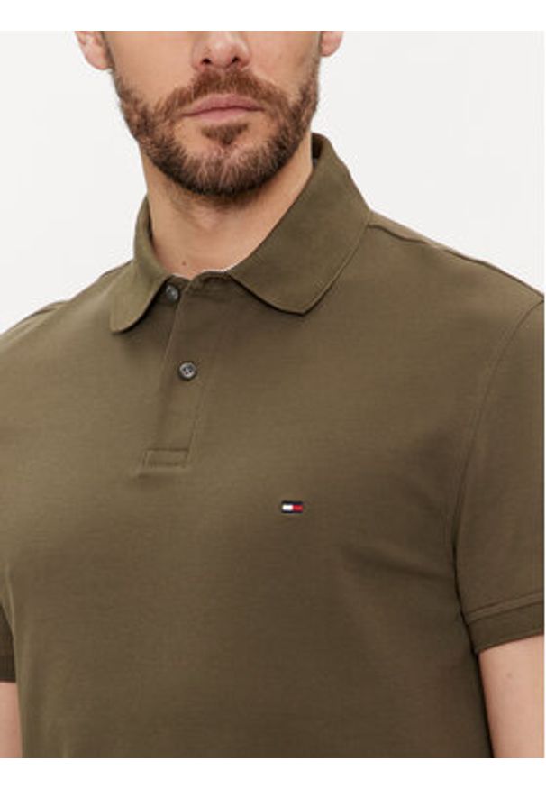 TOMMY HILFIGER - Tommy Hilfiger Polo 1985 MW0MW17770 Khaki Regular Fit. Typ kołnierza: polo. Kolor: brązowy. Materiał: bawełna