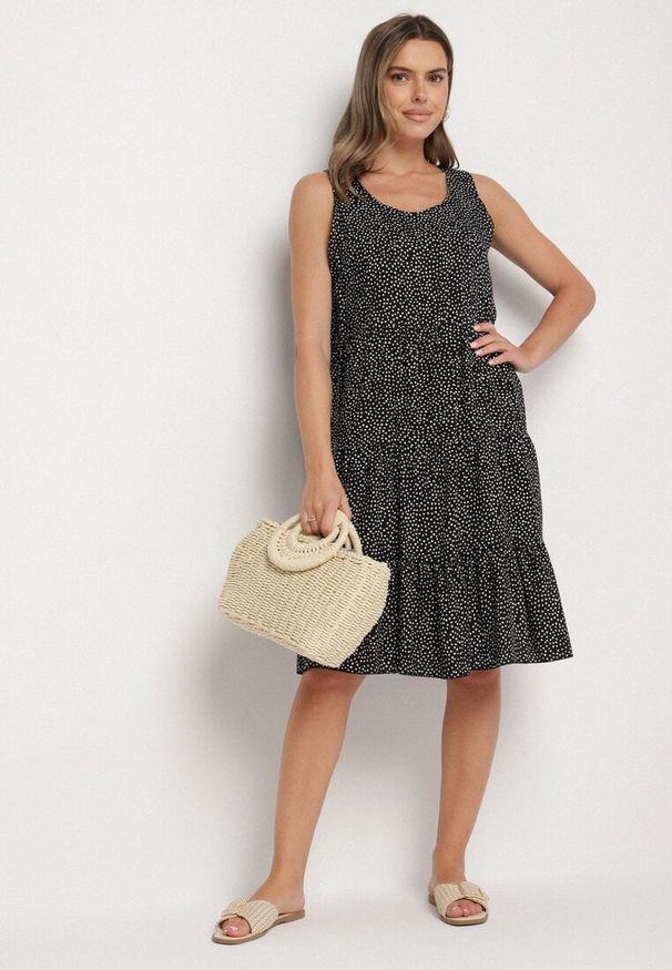 Born2be - Czarna Bawełniana Sukienka w Kropki z Falbanami Zerolia. Okazja: na co dzień, na spotkanie biznesowe, do pracy. Kolor: czarny. Materiał: bawełna. Wzór: kropki. Typ sukienki: proste. Styl: casual, biznesowy, klasyczny