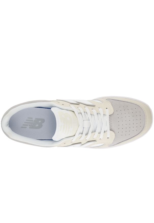Buty unisex New Balance BB480LGW – beżowe. Okazja: na co dzień. Kolor: beżowy. Materiał: dresówka, materiał, syntetyk. Szerokość cholewki: normalna. Sport: turystyka piesza