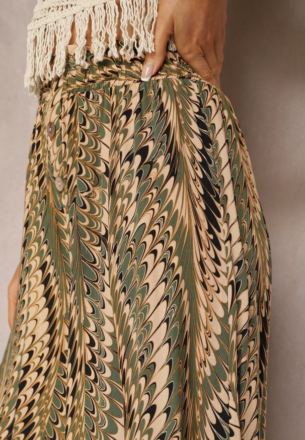 Renee - Zielono-Beżowe Spodnie High Waist o Szerokich Nogawkach z Wiskozy Wykończone Gumką w Talii Krifea. Okazja: na co dzień. Stan: podwyższony. Kolor: zielony. Materiał: wiskoza. Styl: casual