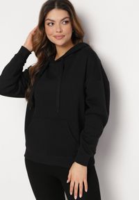 Born2be - Czarna Bluza Kangurka z Polarem Fasa. Okazja: na co dzień. Kolor: czarny. Materiał: polar. Długość rękawa: długi rękaw. Długość: długie. Wzór: gładki. Styl: sportowy, casual