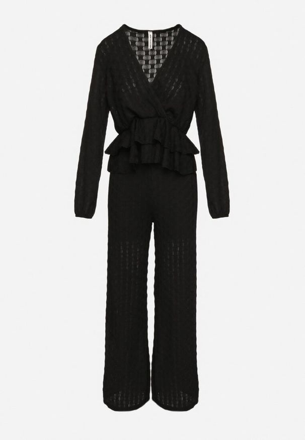 Born2be - Czarny Komplet z Tłoczonej Tkaniny Kopertowa Bluzka z Falbanką i Spodnie Hilinne. Kolor: czarny. Materiał: tkanina