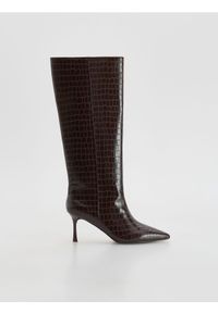 Reserved - Kozaki na obcasie - ciemnobrązowy. Kolor: brązowy. Materiał: skóra. Obcas: na obcasie. Wysokość obcasa: średni #1