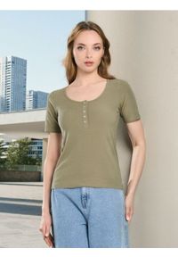 Sinsay - Prążkowana koszulka z guzikami - khaki. Kolor: brązowy. Materiał: prążkowany