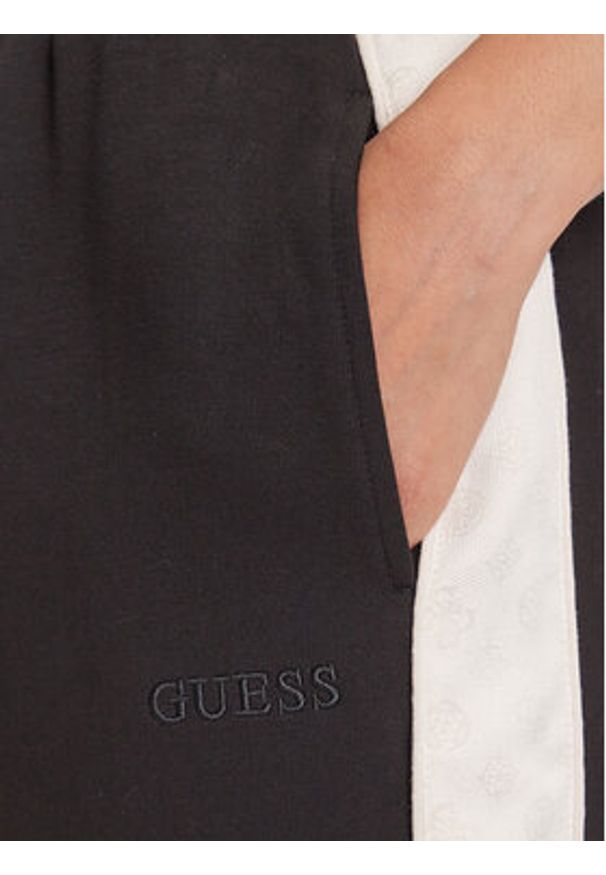 Guess Spodnie dresowe V5YB02 KB3P2 Czarny Regular Fit. Kolor: czarny. Materiał: bawełna