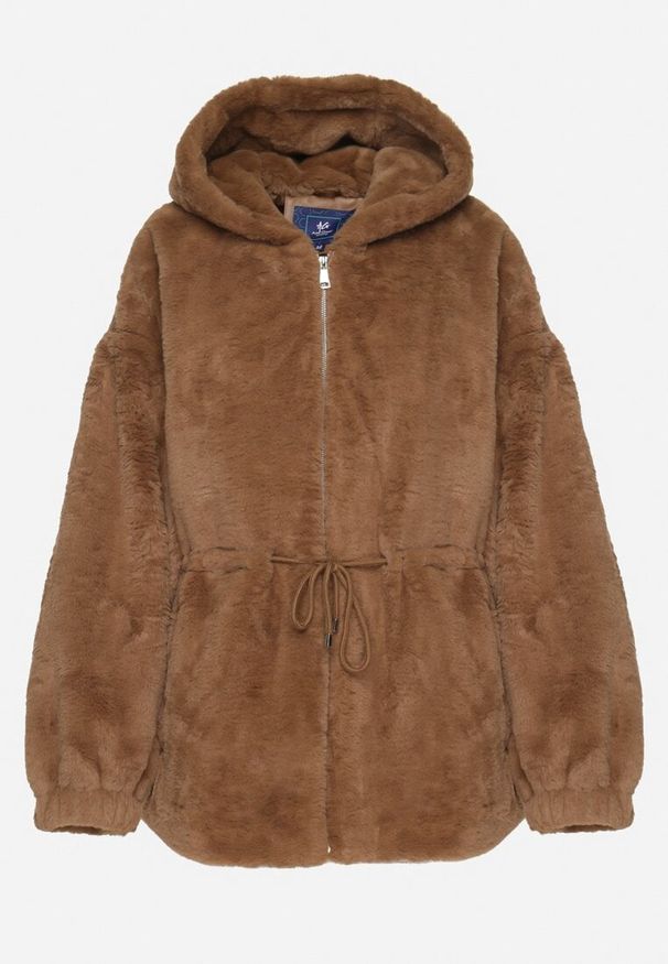 Born2be - Brązowa Futrzana Kurtka z Kapturem i Ściągaczem w Talii Werirani. Okazja: na co dzień. Typ kołnierza: kaptur. Kolor: brązowy. Materiał: futro. Styl: wizytowy, casual, elegancki