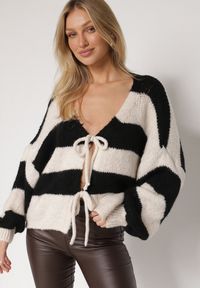 Born2be - Czarny Wiązany Kardigan Oversize w Paski z Dodatkiem Wełny i Wiskozy Retire. Kolor: czarny. Materiał: wełna, wiskoza. Wzór: paski #6