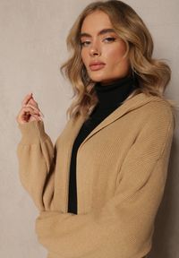 Renee - Beżowy Niezapinany Kardigan z Kapturem Fatimanes. Typ kołnierza: kaptur. Kolor: beżowy. Długość rękawa: długi rękaw. Długość: długie #3