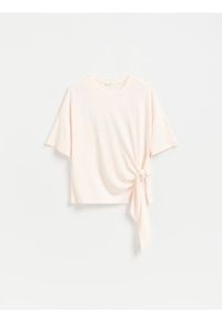 Reserved - T-shirt z modalem - złamana biel. Materiał: dzianina