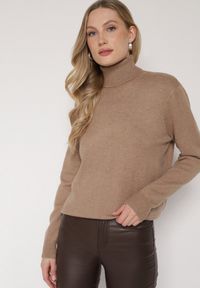 Born2be - Beżowy Casualowy Golf z Wełną o Prostym Kroju Reiselia. Okazja: na co dzień. Typ kołnierza: golf. Kolor: beżowy. Materiał: wełna. Styl: casual #6