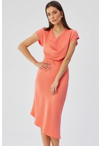 Stylove - Elegancka asymetryczna sukienka z dekoltem woda pomarańczowa. Typ kołnierza: dekolt woda. Kolor: pomarańczowy. Typ sukienki: asymetryczne. Styl: elegancki
