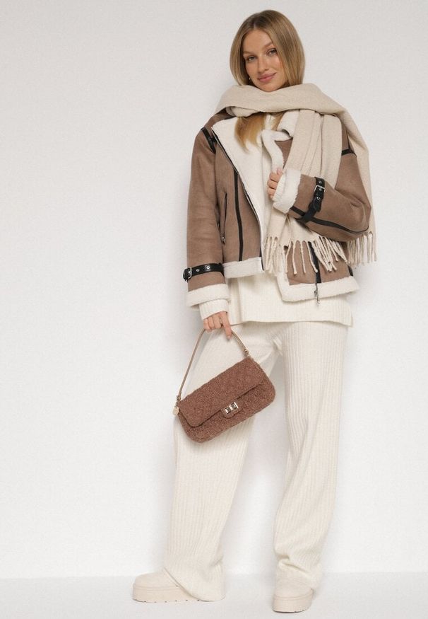 Born2be - Beżowy Klasyczny Szalik Zdobiony Frędzlami Vetilana. Okazja: do pracy. Kolor: beżowy. Materiał: jeans. Wzór: aplikacja. Styl: klasyczny