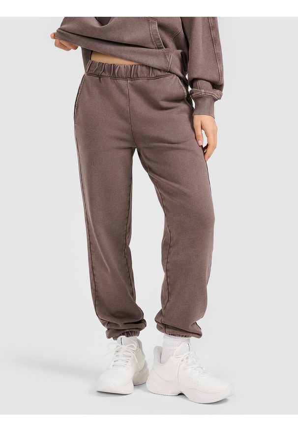 4f - 4F Spodnie dresowe joggery damskie - brązowe XL. Stan: podwyższony. Kolor: brązowy. Materiał: dresówka