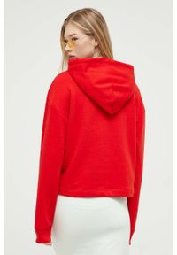 Tommy Jeans bluza damska kolor czerwony z kapturem z nadrukiem. Typ kołnierza: kaptur. Kolor: czerwony. Materiał: bawełna, dzianina. Długość rękawa: długi rękaw. Długość: długie. Wzór: nadruk #4