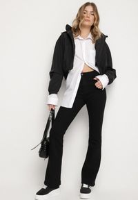 Born2be - Czarne Jeansy o Kroju Dzwonów z Regularnym Stanem Fesarise. Okazja: na co dzień. Kolor: czarny. Wzór: aplikacja. Styl: retro, casual #4