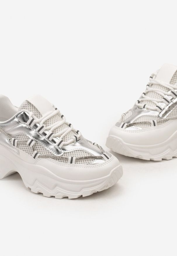 Renee - Biało-Srebrne Sneakersy z Metalicznymi Wstawkami na Niskiej Platformie z Ozdobnym Sznurkiem Oiriema. Zapięcie: pasek. Kolor: biały. Obcas: na platformie