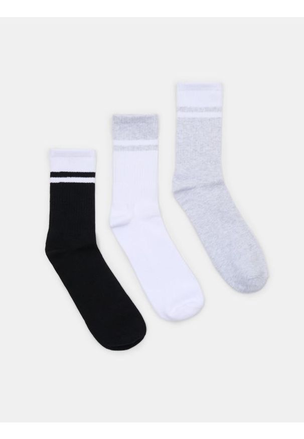Sinsay - Długie prążkowane skarpety 3 pack - biały. Kolor: biały. Materiał: prążkowany