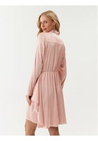 Guess Sukienka koszulowa Alya W2BK83 WF1T2 Różowy Regular Fit. Kolor: różowy. Materiał: syntetyk. Typ sukienki: koszulowe
