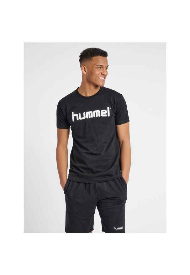 Koszulka sportowa z krótkim rękawem męska Hummel Cotton Logo. Kolor: czarny. Długość rękawa: krótki rękaw. Długość: krótkie