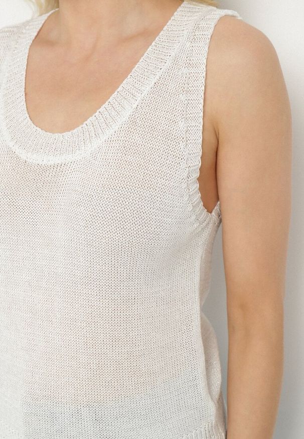 Born2be - Jasnobeżowa Bluzka Bez Rękawów z Dzianiny z Wiskozy z Metaliczną Nicią Alamaris. Okazja: na co dzień. Kolor: beżowy. Materiał: wiskoza, dzianina. Długość rękawa: bez rękawów. Styl: casual, sportowy