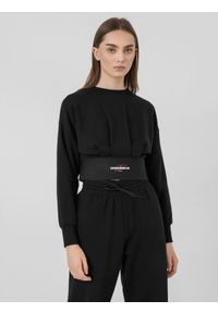 4f - Bluza crop top z marszczeniem na froncie damska. Okazja: na co dzień. Kolor: czarny. Materiał: dzianina. Długość: krótkie. Styl: casual #1