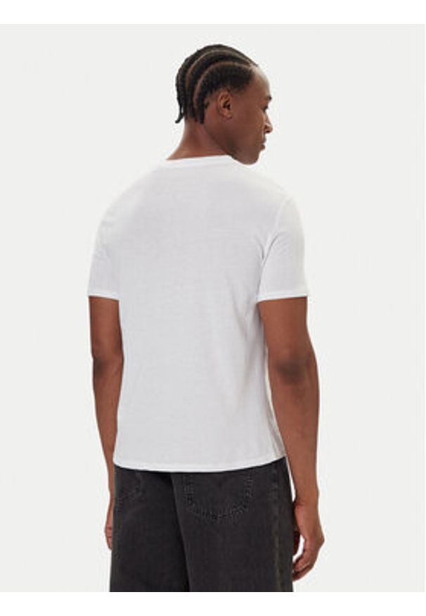 Mustang T-Shirt Austin 1016858 Biały Regular Fit. Kolor: biały. Materiał: bawełna
