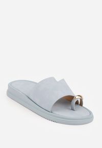 Renee - Niebieskie Klapki Japonki Ozdobione Aplikacją na Palcu Noevianna. Okazja: na spacer, na co dzień. Kolor: niebieski. Materiał: jeans. Wzór: aplikacja. Sezon: wiosna, lato. Styl: casual #2