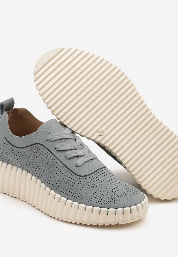 Born2be - Niebieskie Ażurowe Sneakersy na Grubej Podeszwie z Tłoczeniem Ronele. Okazja: na co dzień. Kolor: niebieski. Wzór: ażurowy