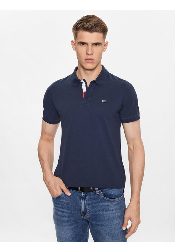 Tommy Jeans Polo DM0DM15370 Granatowy Slim Fit. Typ kołnierza: polo. Kolor: niebieski. Materiał: bawełna